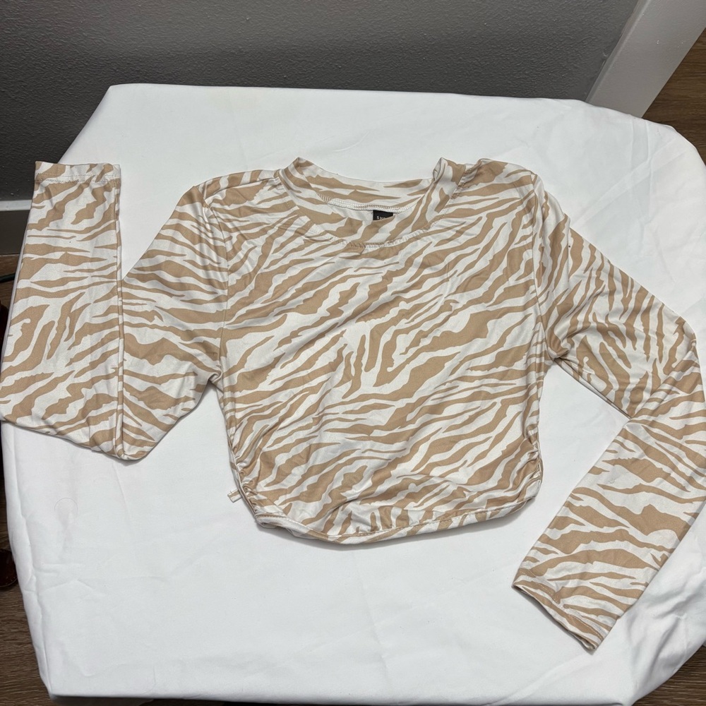 SHEIN Zebra Print Crop Top - Tan and White. Backless Size Medium